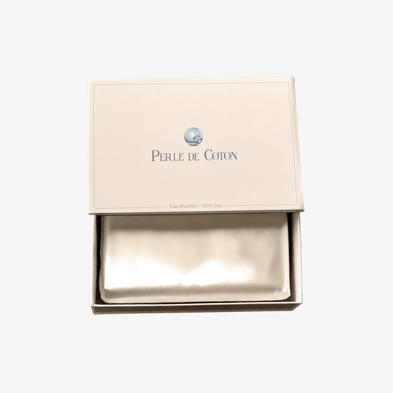 Ivoorkleurige zijden kussensloop