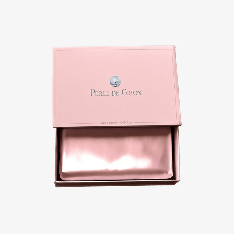 Roze zijden kussensloop