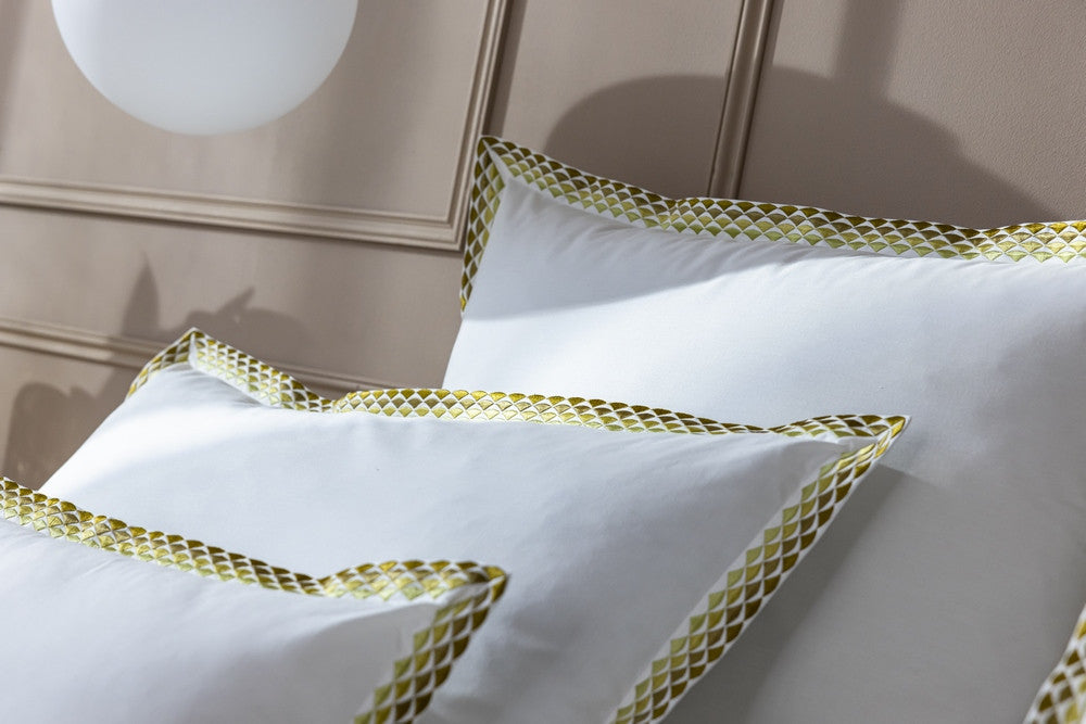 ALCOTT OR taies d'oreiller avec broderies couleur or