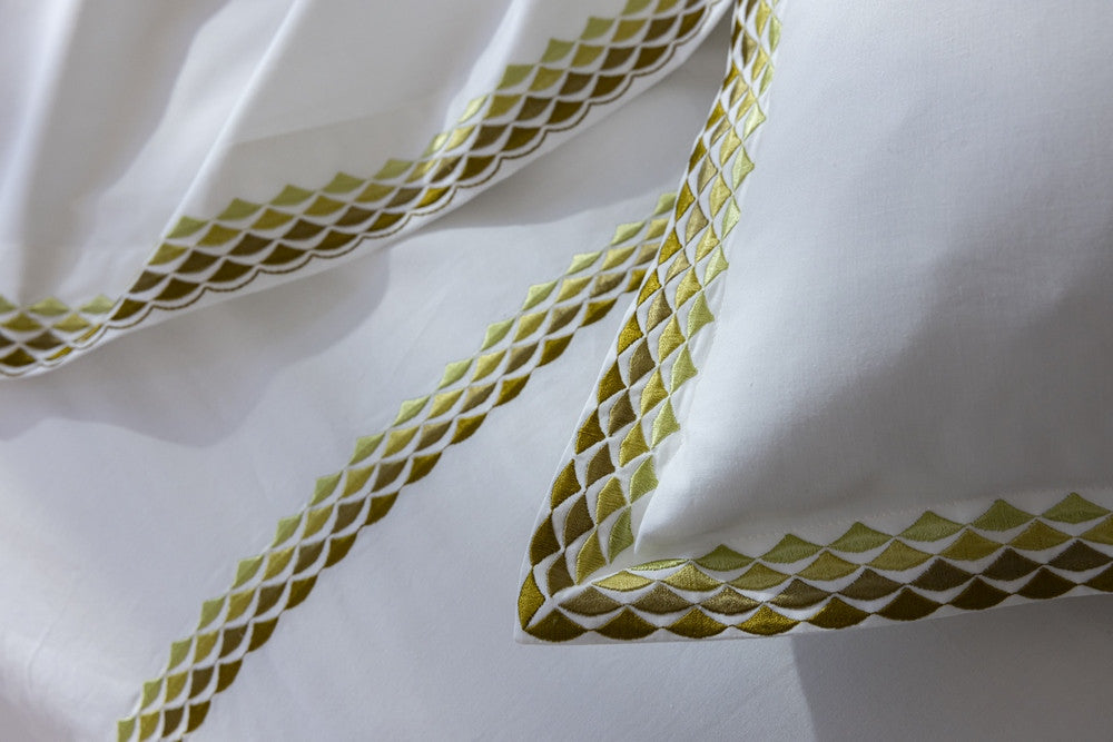 ALCOTT OR parure de draps avec finitions et broderies de luxe