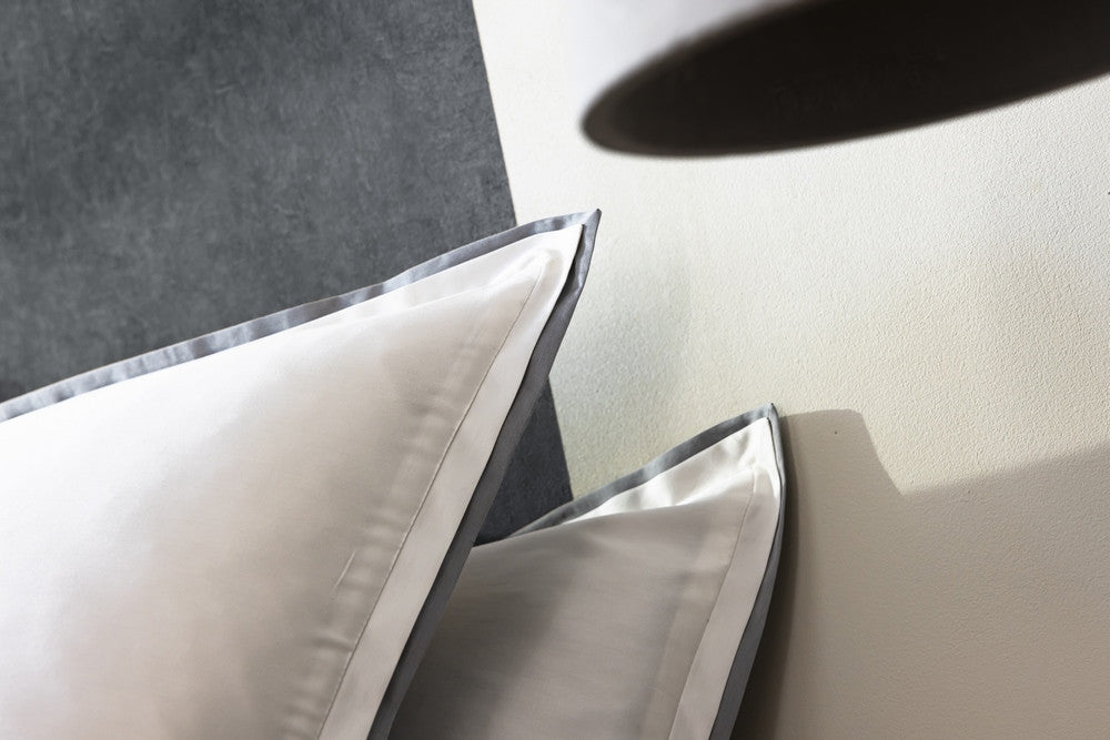 BRYANT BLANC PERLE taie d'oreiller gris et blanc