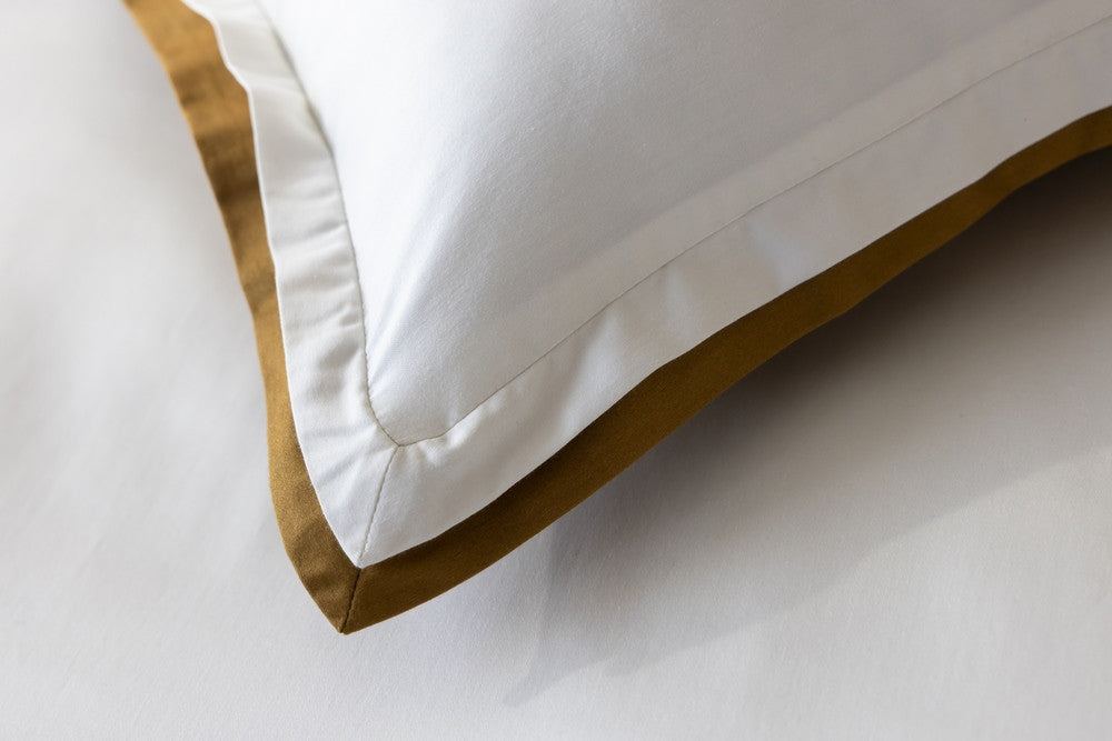 BRYANT IVOIRE BRONZE taie d'oreiller sur housse blanche