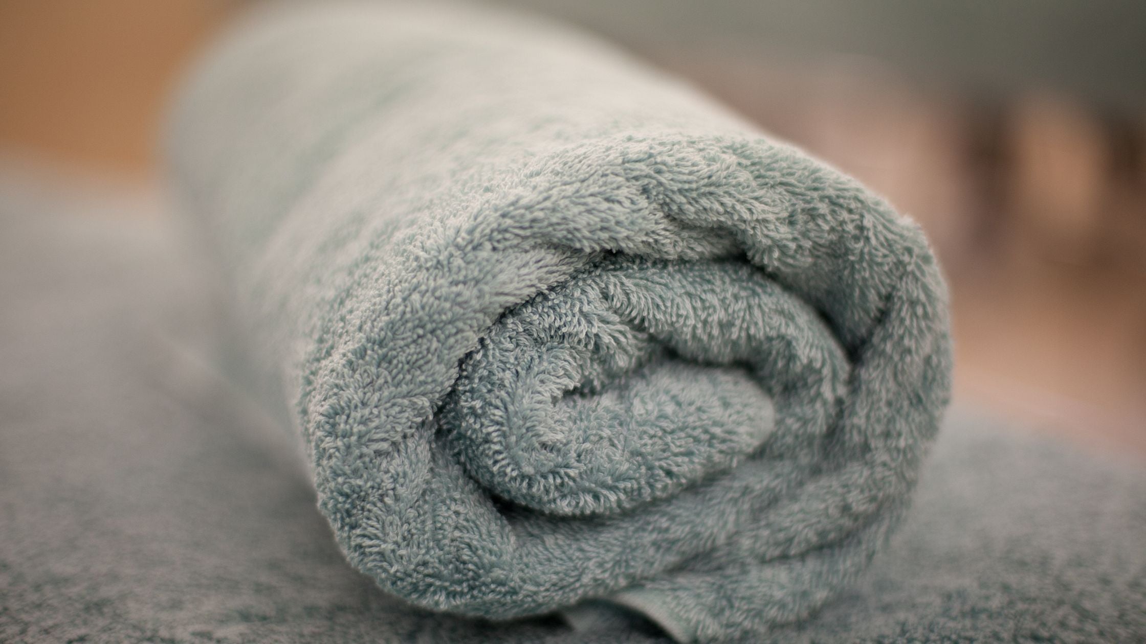 DRAP DE BAIN GRANDE TAILLE 200x200 EN COTON PEIGNÉ DE COULEUR BLEU GRIS