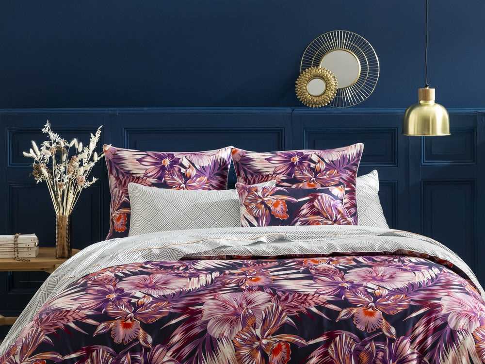 parure de lit design violette et rose avec motifs fleurs